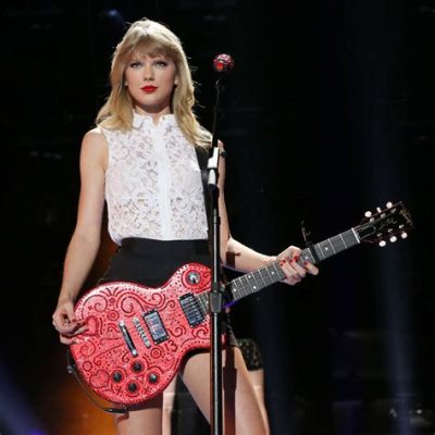 Does Taylor Swift Really Play Guitar on Stage? An Insight into Her Musical Journey